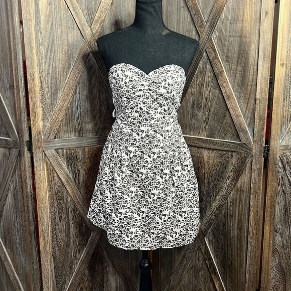 C luce Dresses & Skirts - Boutique strapless mini dress NWT